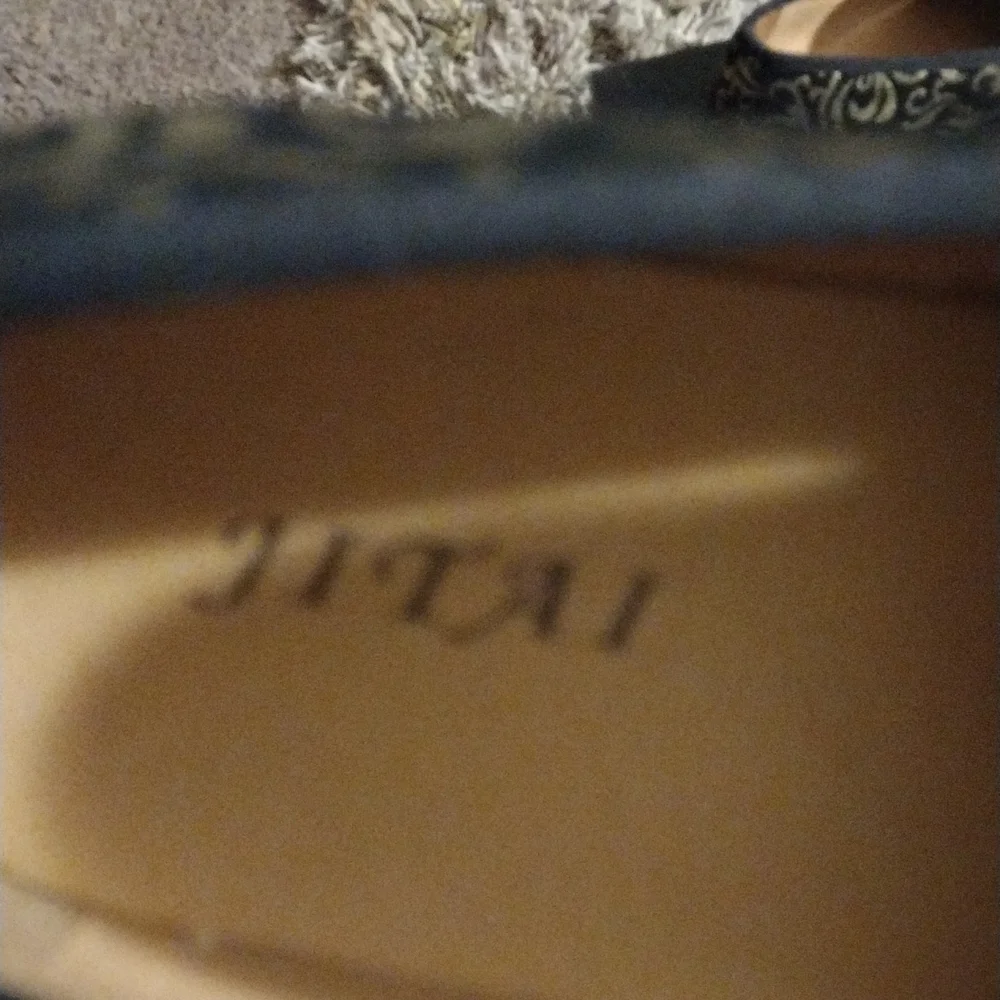 Jitia men's black and gold  slip on dress shoes. Size 12' - Picture 4 of 8